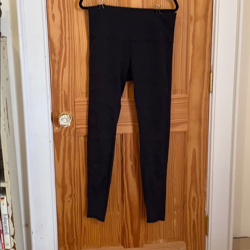 Lululemon mesh wunder under